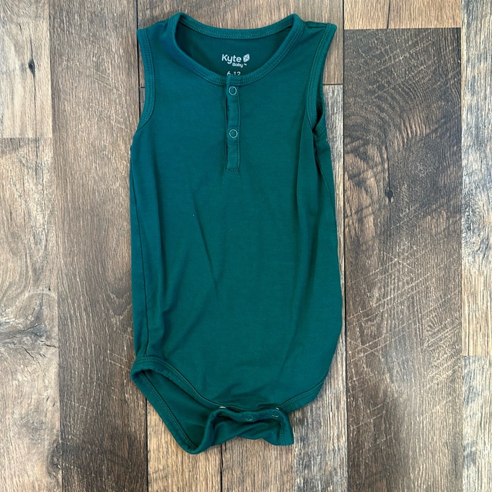 Kyte baby sleeveless bodysuit 6-12 months
